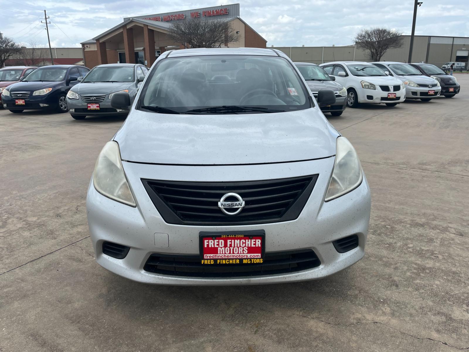 2014 SILVER /black Nissan Versa 1.6 S 5M (3N1CN7AP3EL) with an 1.6L L4 DOHC 16V engine, 5-Speed Manual transmission, located at 14700 Tomball Parkway 249, Houston, TX, 77086, (281) 444-2200, 29.928619, -95.504074 - Photo #1